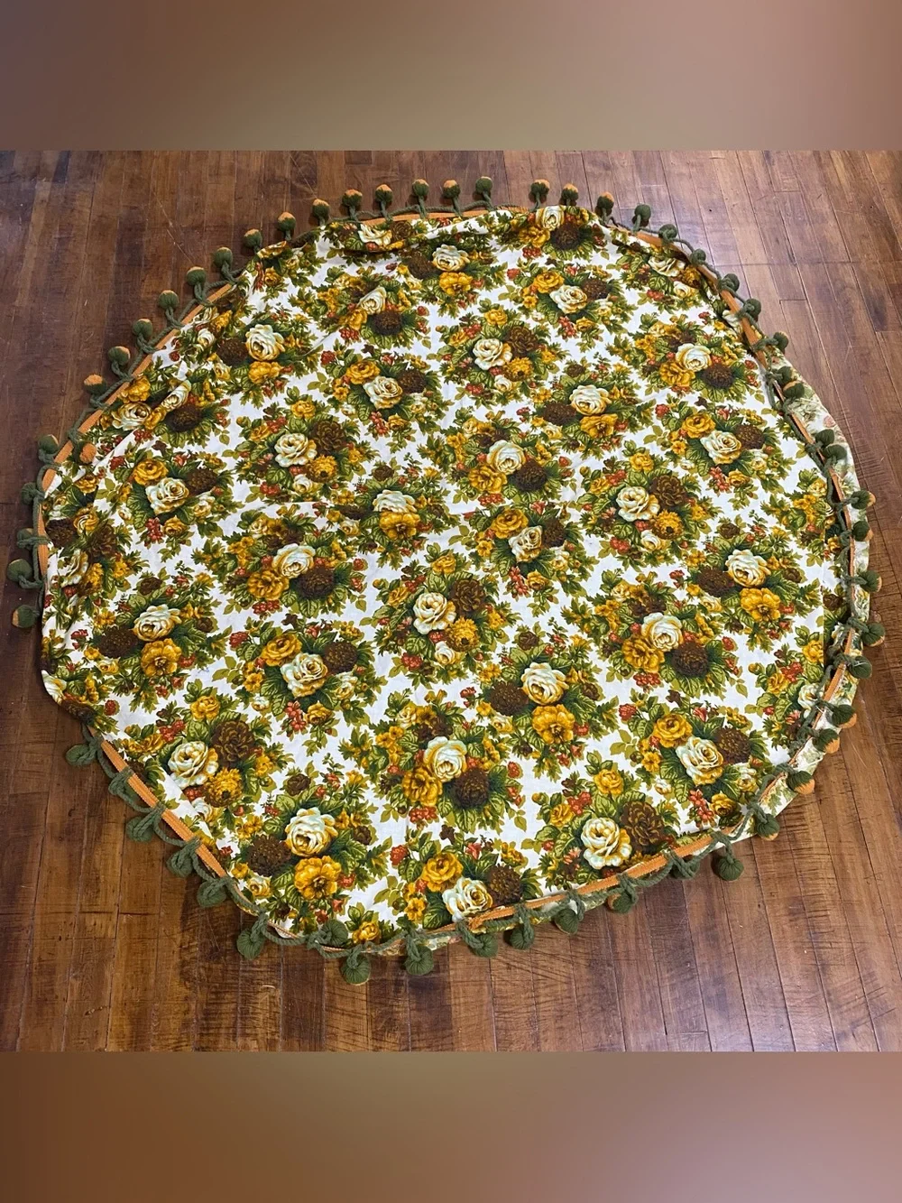 VTG Round Linen Tablecloth Green Orange Floral with Pom-Pom Fringe Trim 64”x64”